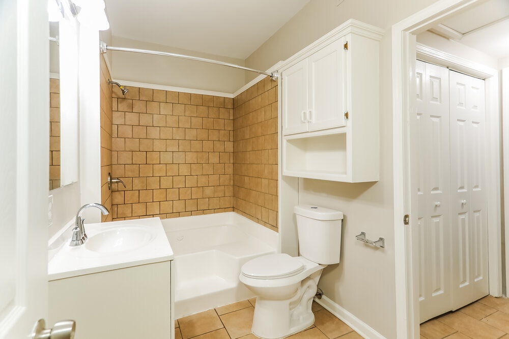 Building Photo - 5632 6th Ave S