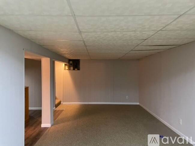 Building Photo - 3 Bedroom 2 Bathroom House In Cincinnati W...