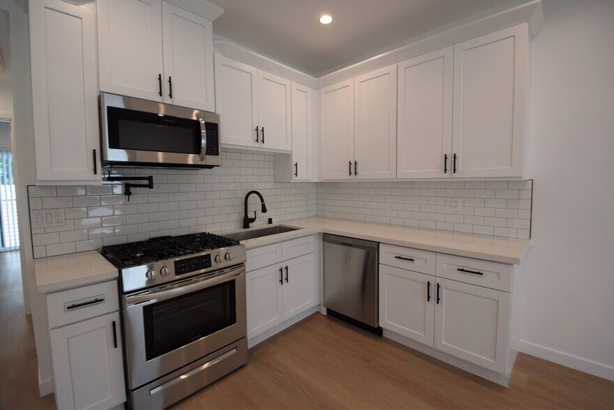 Building Photo - 5915 Fair Ave