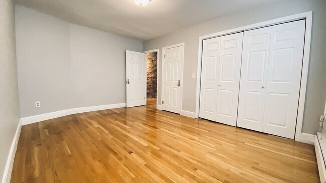 Building Photo - 15 Albemarle St