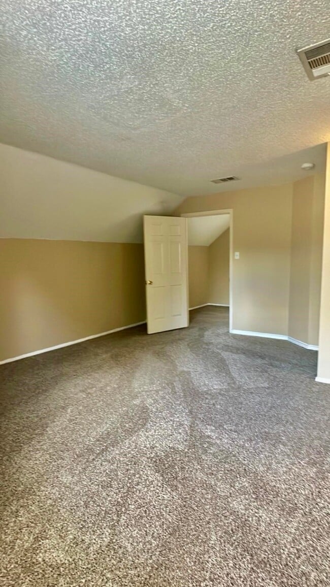 Building Photo - 21918 Pearl Lake Dr