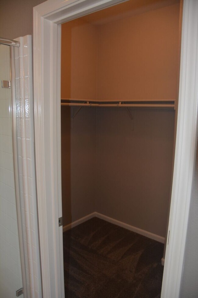 Building Photo - 321 MacArthur Way
