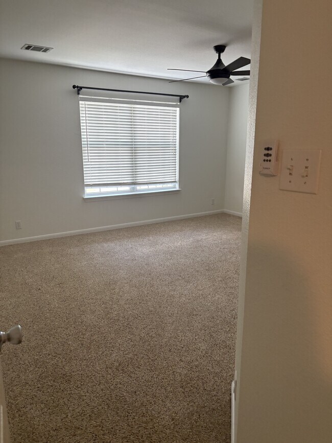 Building Photo - 264 Tierra Grande