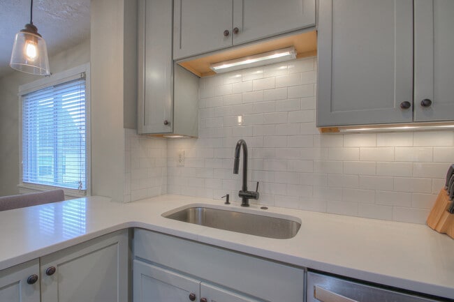 Building Photo - 1609A Cahal Ave