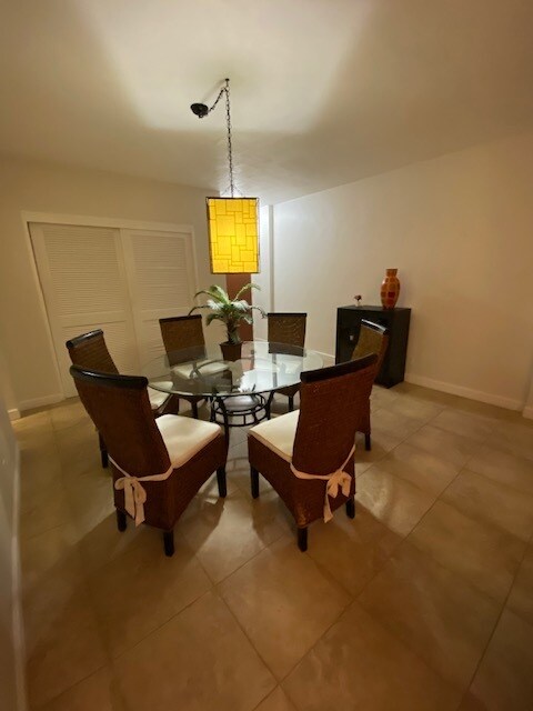 Dining Room for 6 - 3801 S Ocean Dr
