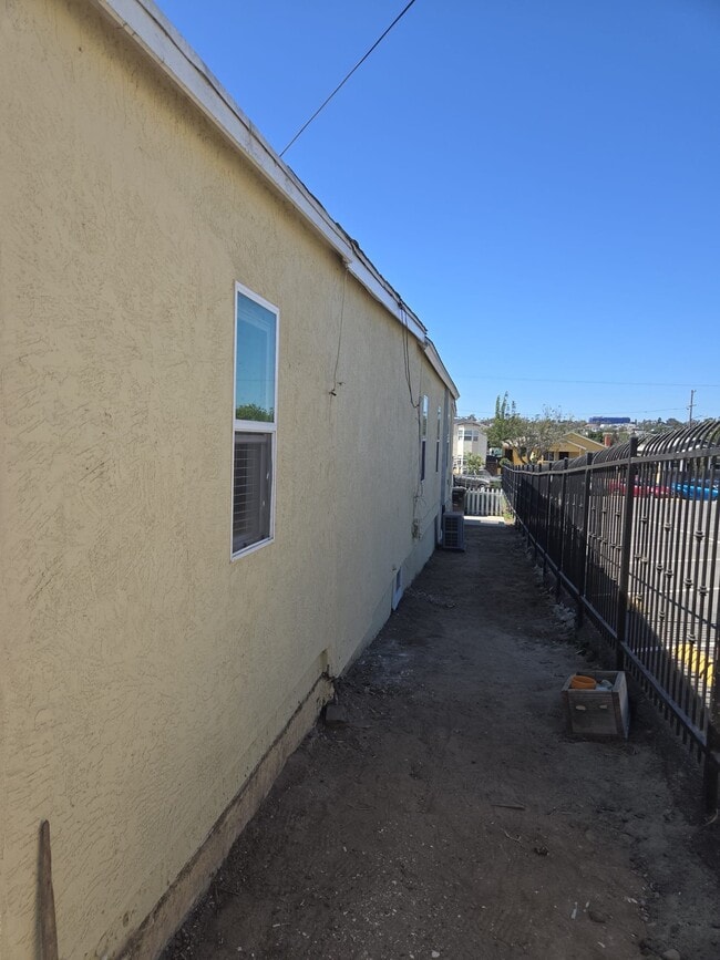 Building Photo - 2847 Clay Ave