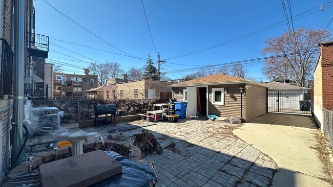 Building Photo - 5716 N Campbell Ave