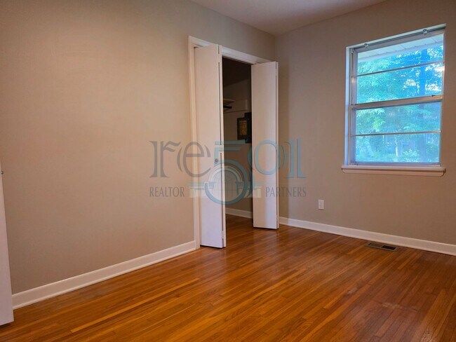 Building Photo - 6601 Blue Bird Dr