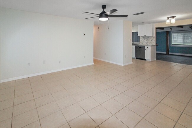 Building Photo - Circlewood Annual Condo for Rent