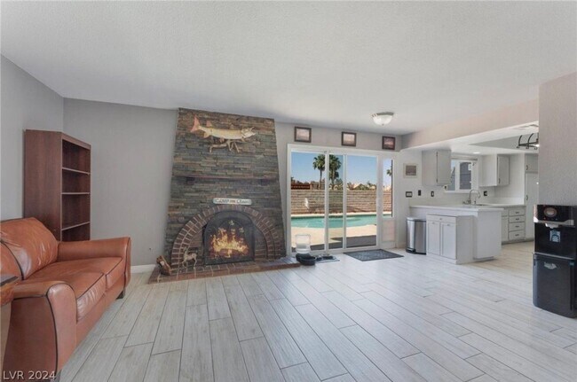 Building Photo - 580 Chelsea Dr