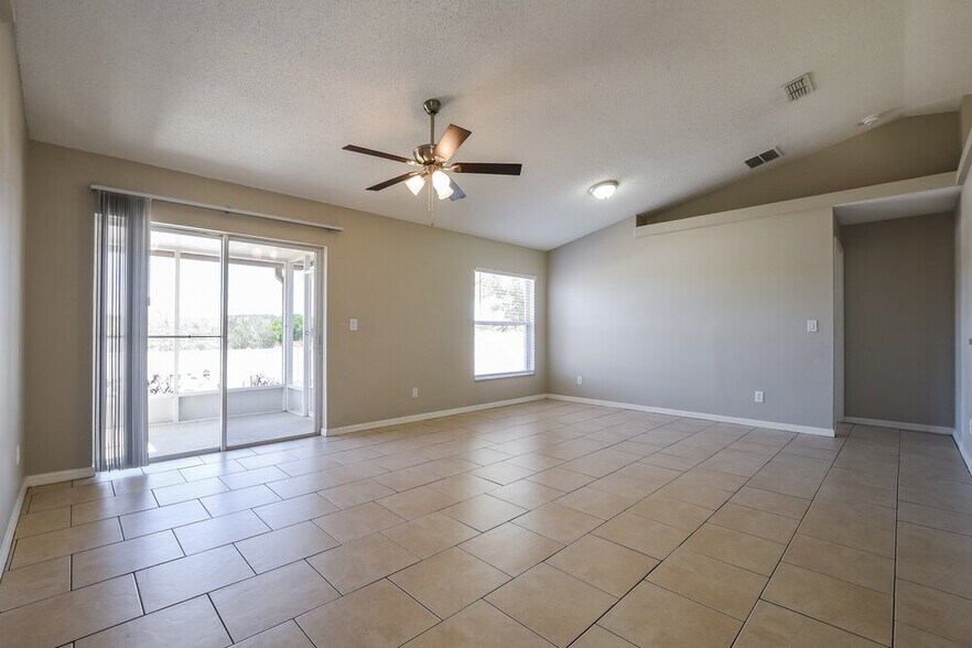 Building Photo - 11752 Foxglove Dr
