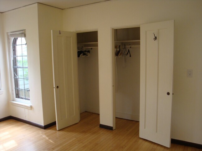 Lighted double Closet - 2206 E Stratford Ct