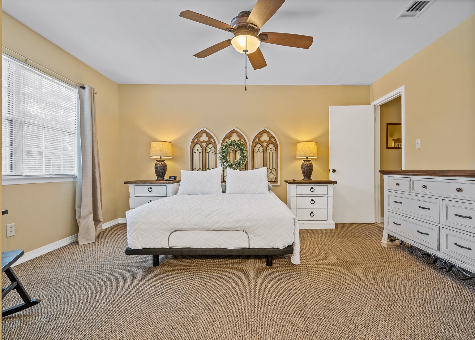 Upstairs Master Bedroom - 8426 Williamsburg Cir