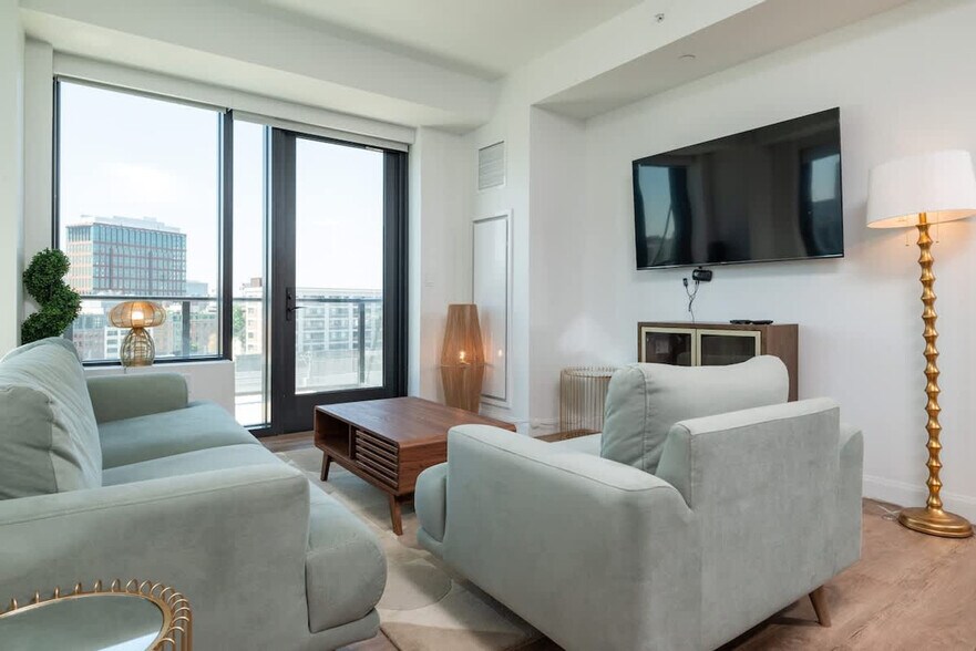 Building Photo - 151 North First Street-SI ID1252113P