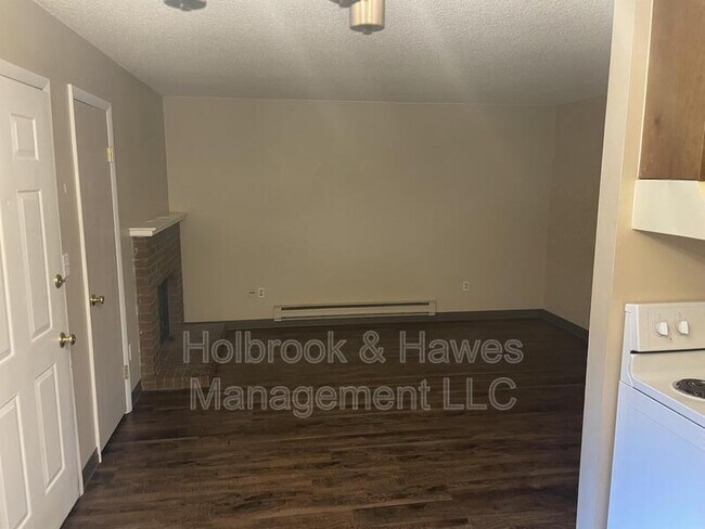 Building Photo - 1209 W Plum St