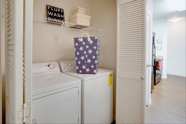 Building Photo - 251 W Miller Ave