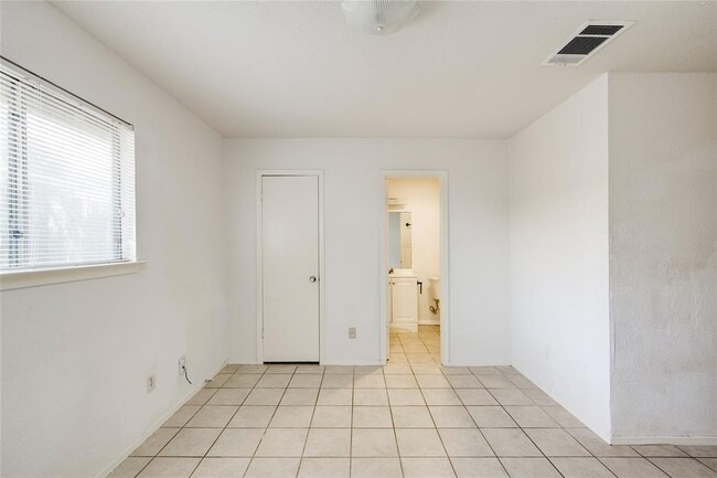 Building Photo - 5208 Bogey Ct