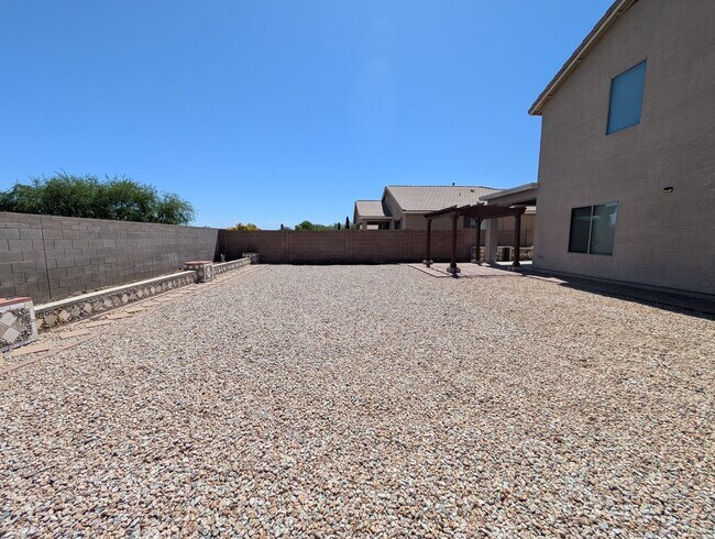 Building Photo - 4 Bedroom 3 Bathroom Circle Cross Ranch Home