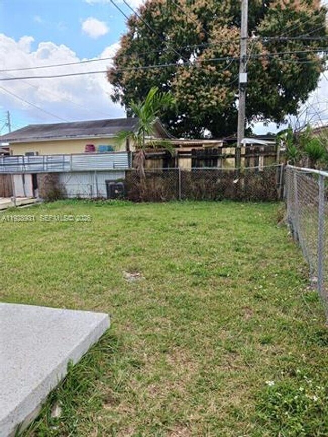 Building Photo - 9228 SW 37th St