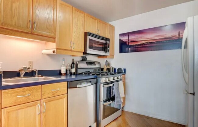 Building Photo - 100 Wells St