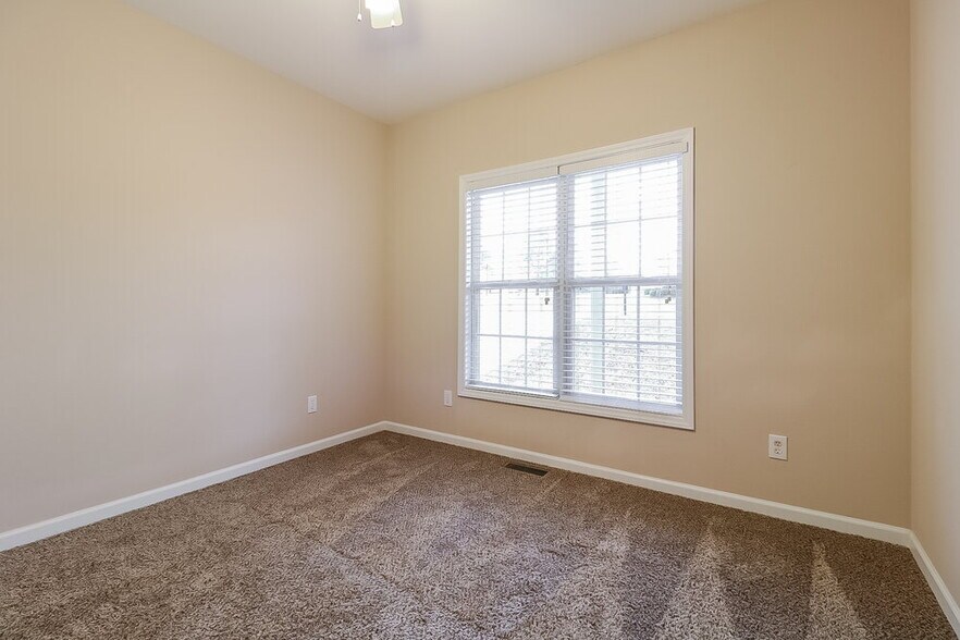 Building Photo - 115 Lily Crossing