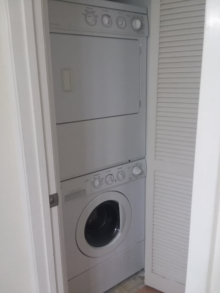 Building Photo - 12660 Briarglen Loop