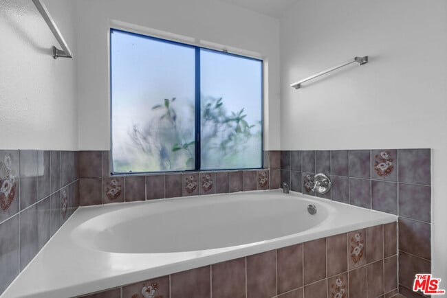 Building Photo - 152 S Kilkea Dr