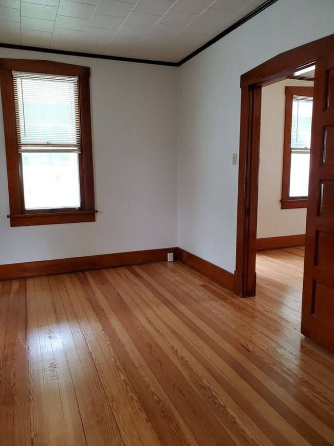 Building Photo - Beautiful 2 Bed 1 Bath Home