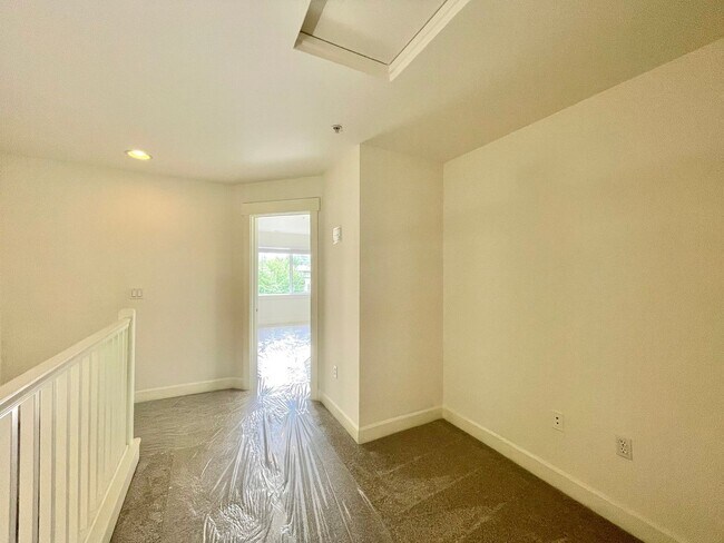 Building Photo - Great Townhome for rent