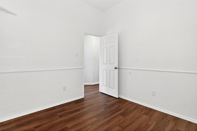 Building Photo - 1617 Briargrove Dr