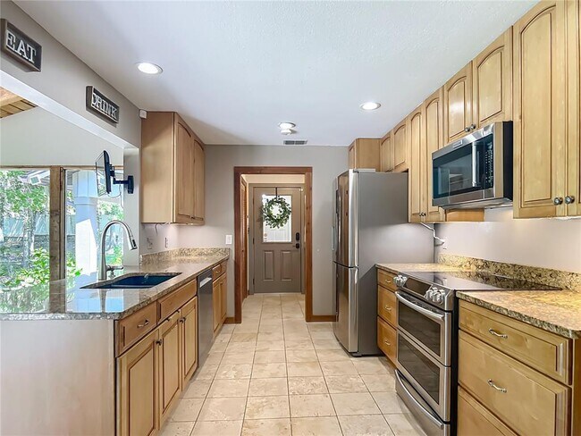 Building Photo - 4661 SW 7th Avenue Rd