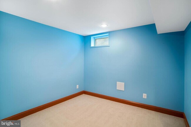 Building Photo - 43513 Lucketts Bridge Cir