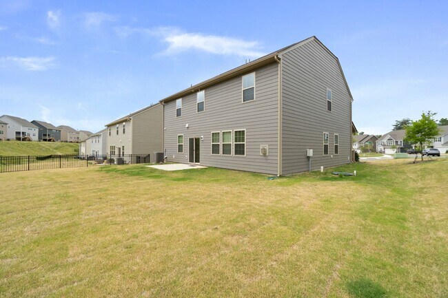 Building Photo - This Beautiful 4 Bedrooms, 2.5 Bathrooms i...