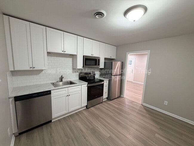 Building Photo - 603 S Main St