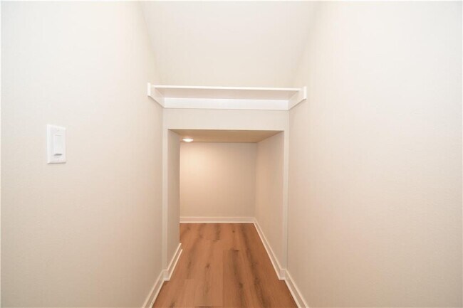 Building Photo - 521 Cosmos St