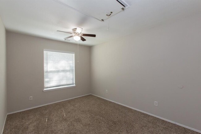 Building Photo - 9022 Driftstone Dr