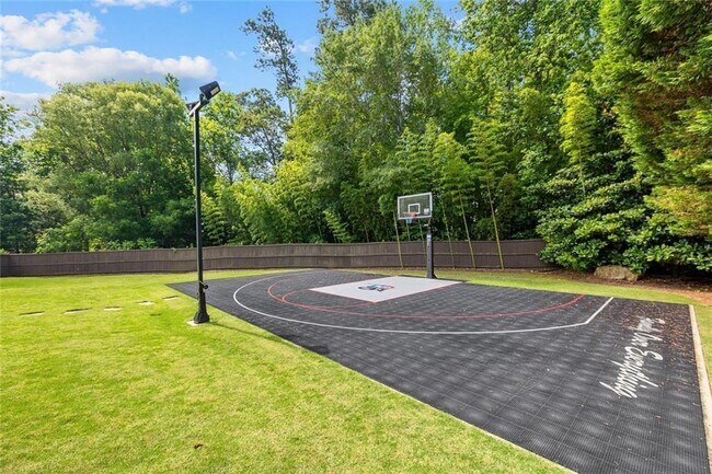 Building Photo - 11140 W Rd