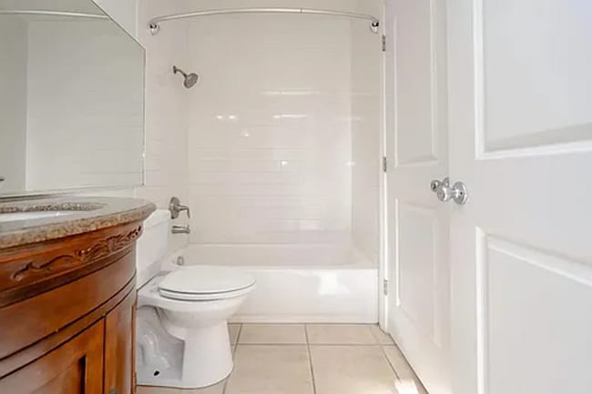 Building Photo - Charming 2-Bedroom Apartment with Updated ...