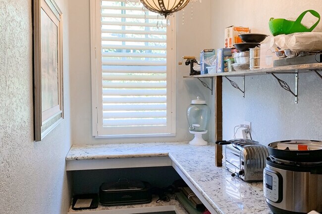 Building Photo - 1219 N 16th St