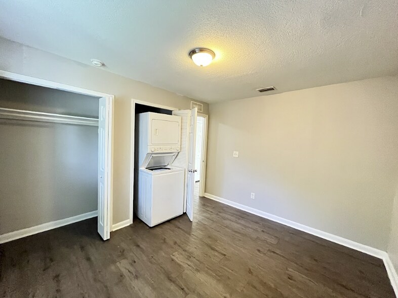 Building Photo - 5026 Westchase Ct