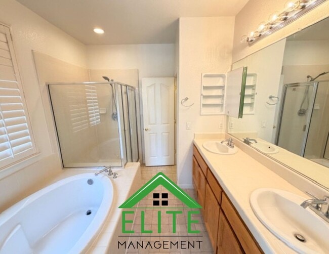 Building Photo - **Spacious 4-Bedroom Single-Story Home in ...