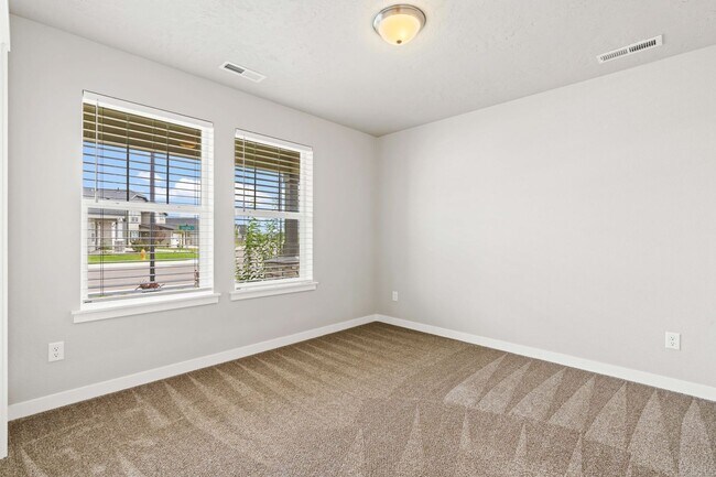 Building Photo - 4 Bedroom, 2 Bath Gorgeous Nampa Home on a...