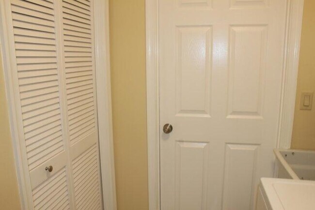 Building Photo - 1518 Primrose Ln