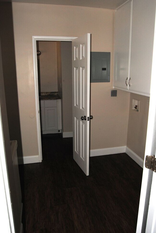 Building Photo - 1730 3rd St