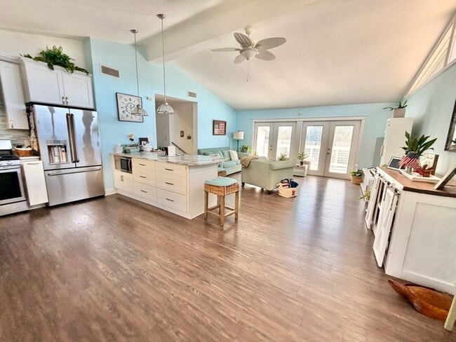 Building Photo - 603 Pelican Dr