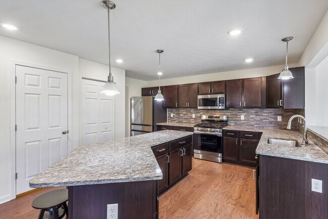 Building Photo - 1105 Deerfield Dr