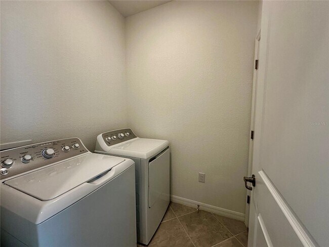 Building Photo - 14174 Poppy Fld Lp