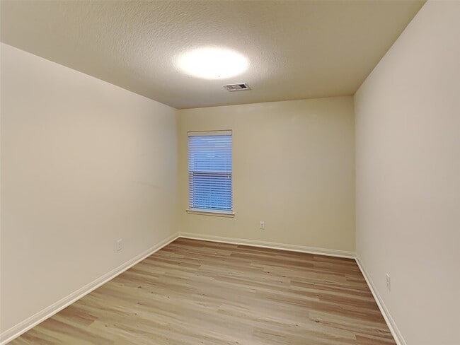 Building Photo - 22718 Klingamans Wy