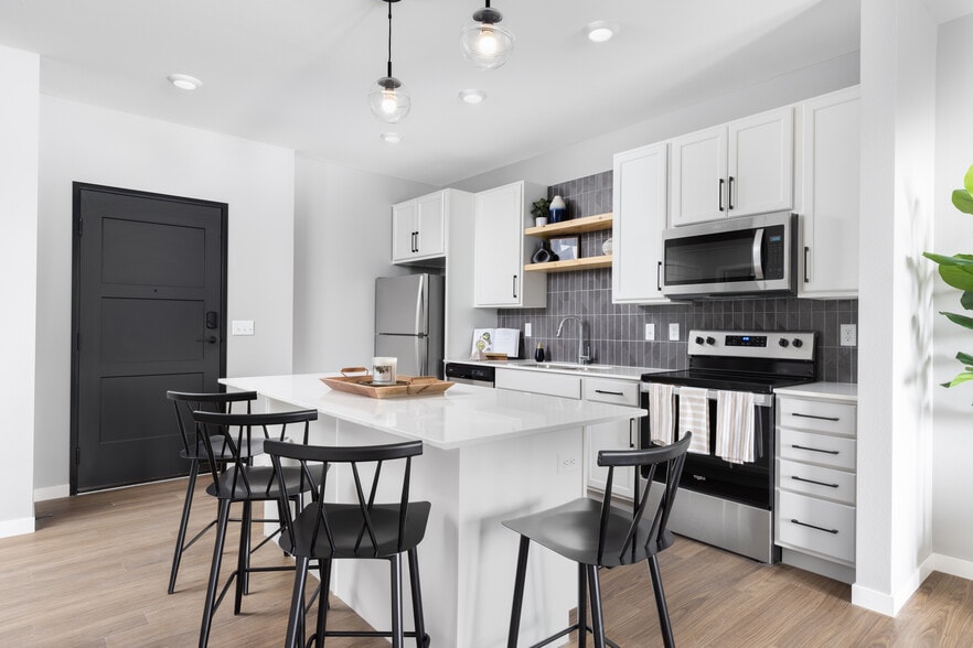 Building Photo - Lyv at Uptown & Main