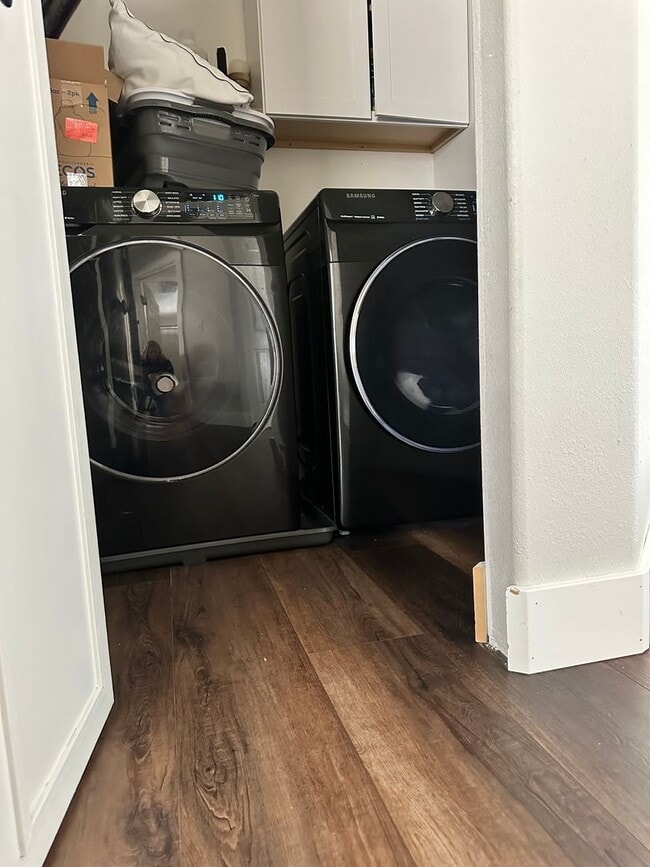 Building Photo - Spacious Multi-Generational Home with Stunning Views – 5 Bed, 3 Bath